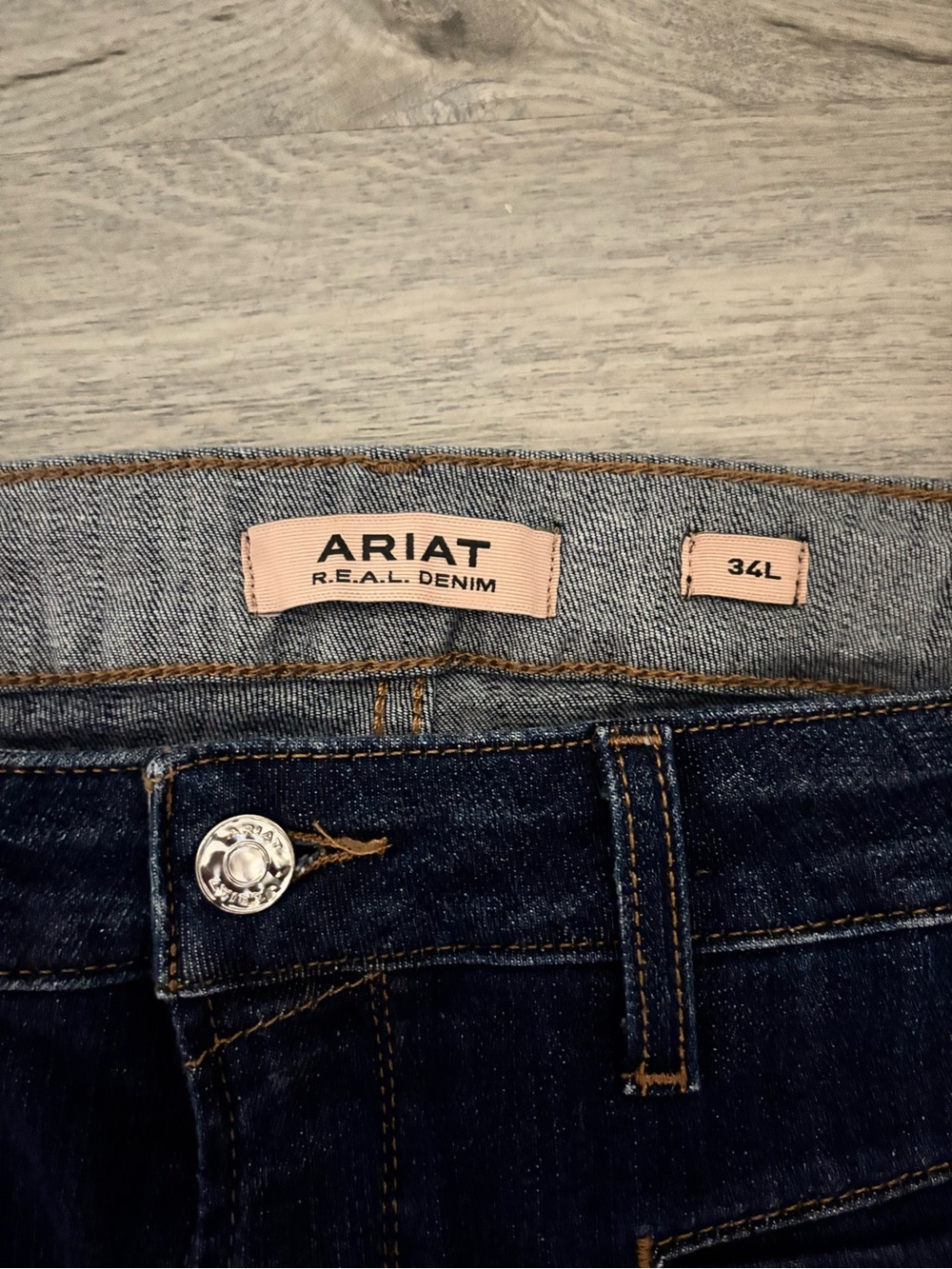 ARIAT Flare Jeans - Size: 34L - Picture 3 of 6
